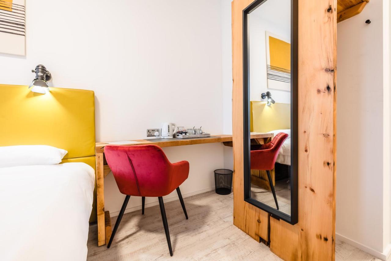 Cardiff Arms Bistro & Hotel Treorky Bagian luar foto