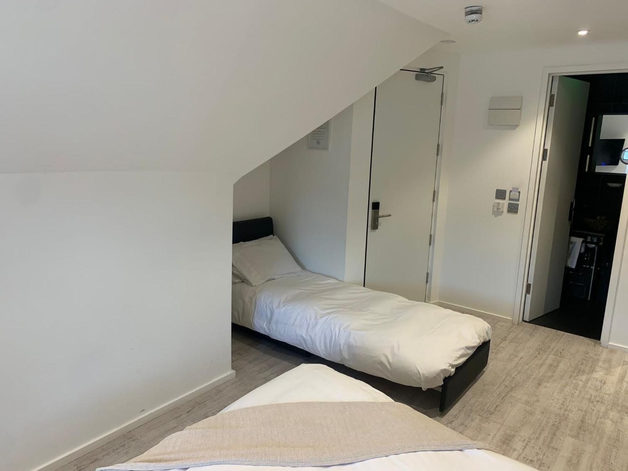 Cardiff Arms Bistro & Hotel Treorky Bagian luar foto