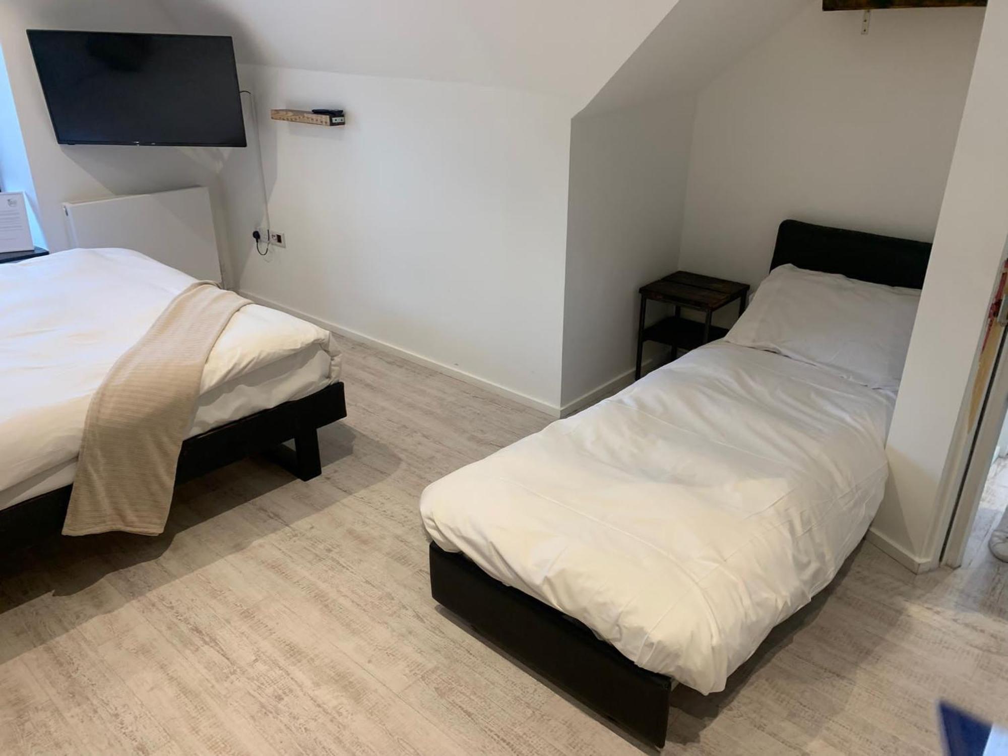 Cardiff Arms Bistro & Hotel Treorky Bagian luar foto