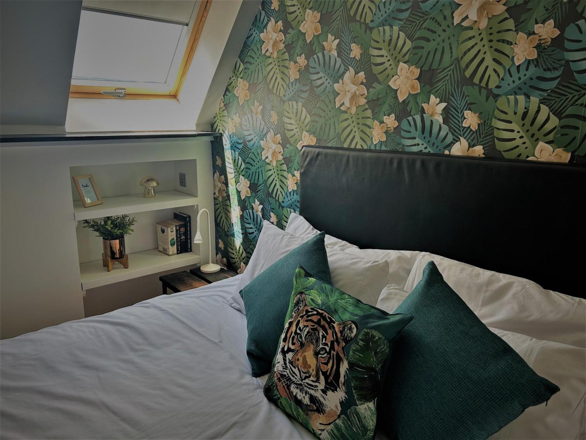 Cardiff Arms Bistro & Hotel Treorky Bagian luar foto