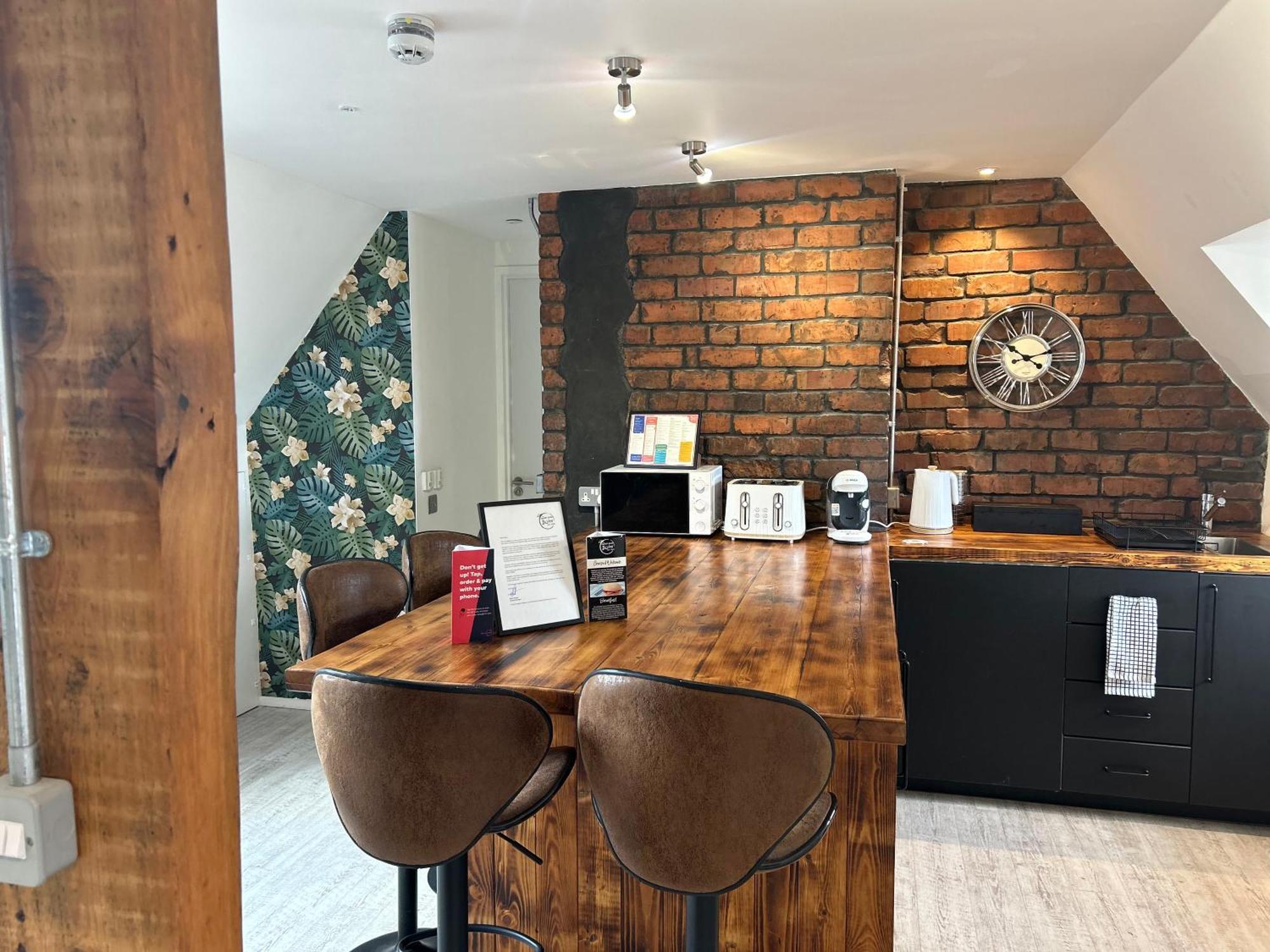 Cardiff Arms Bistro & Hotel Treorky Bagian luar foto